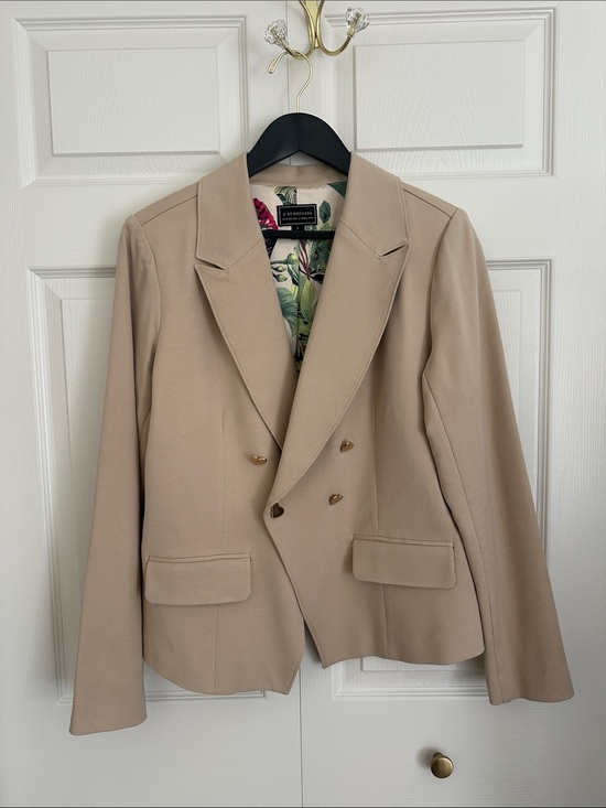 G by Giuliana Jackets & Blazers - G by Giuliana Black Label Tan Double-Breasted Heart-Button Blazer